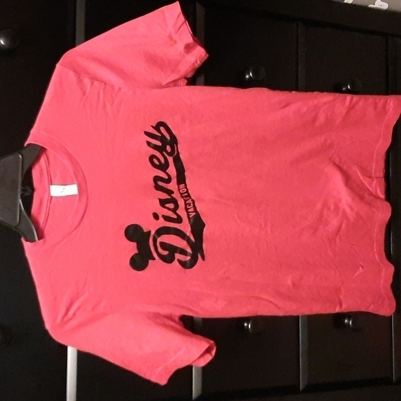 Disney Vacation Tee Size Medium - Picture 1 of 6